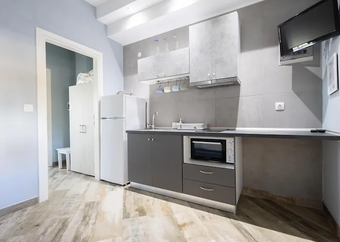 By The Sea Apartments-Studios