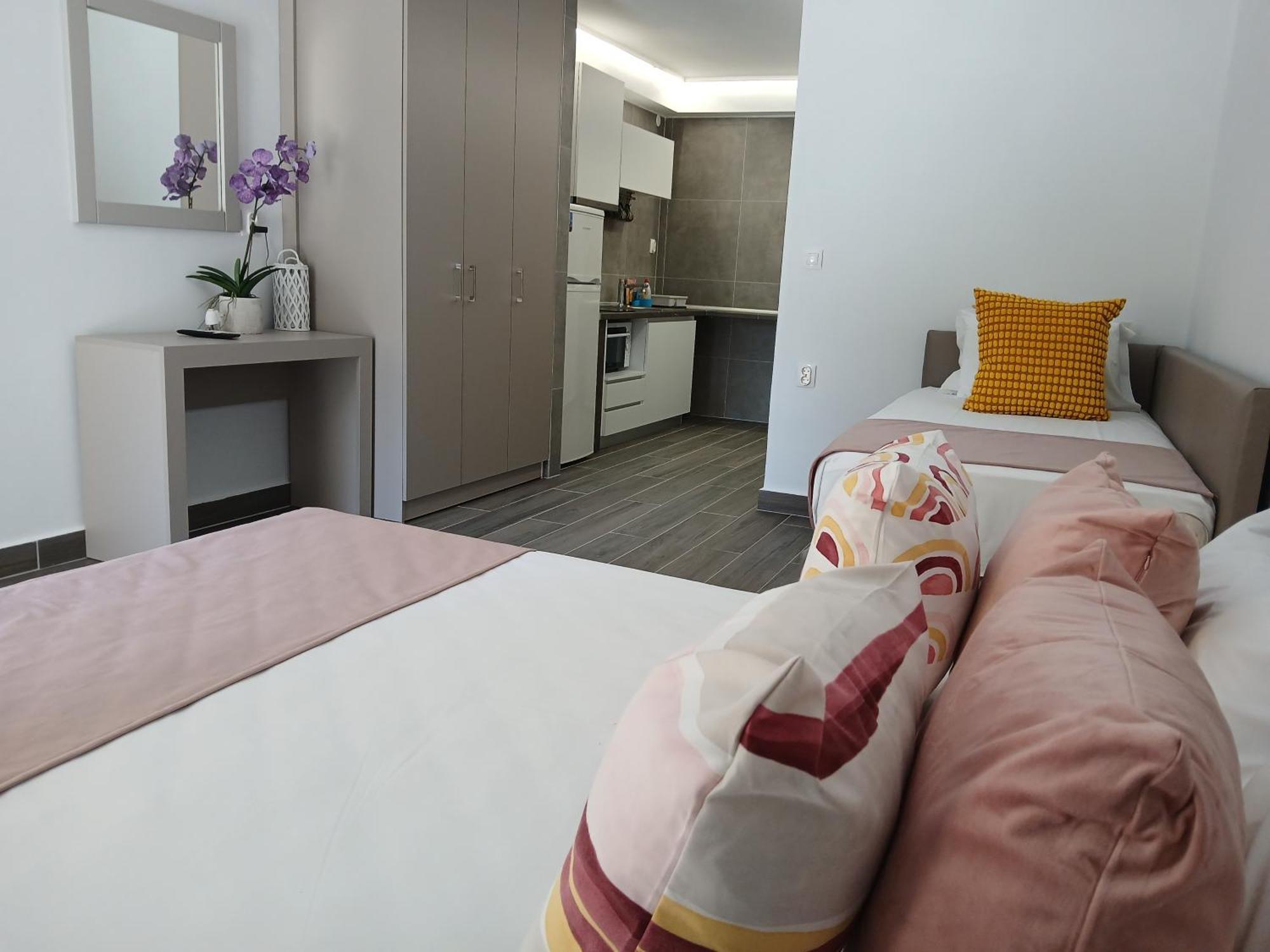 By The Sea Apartments-studios Appartamento