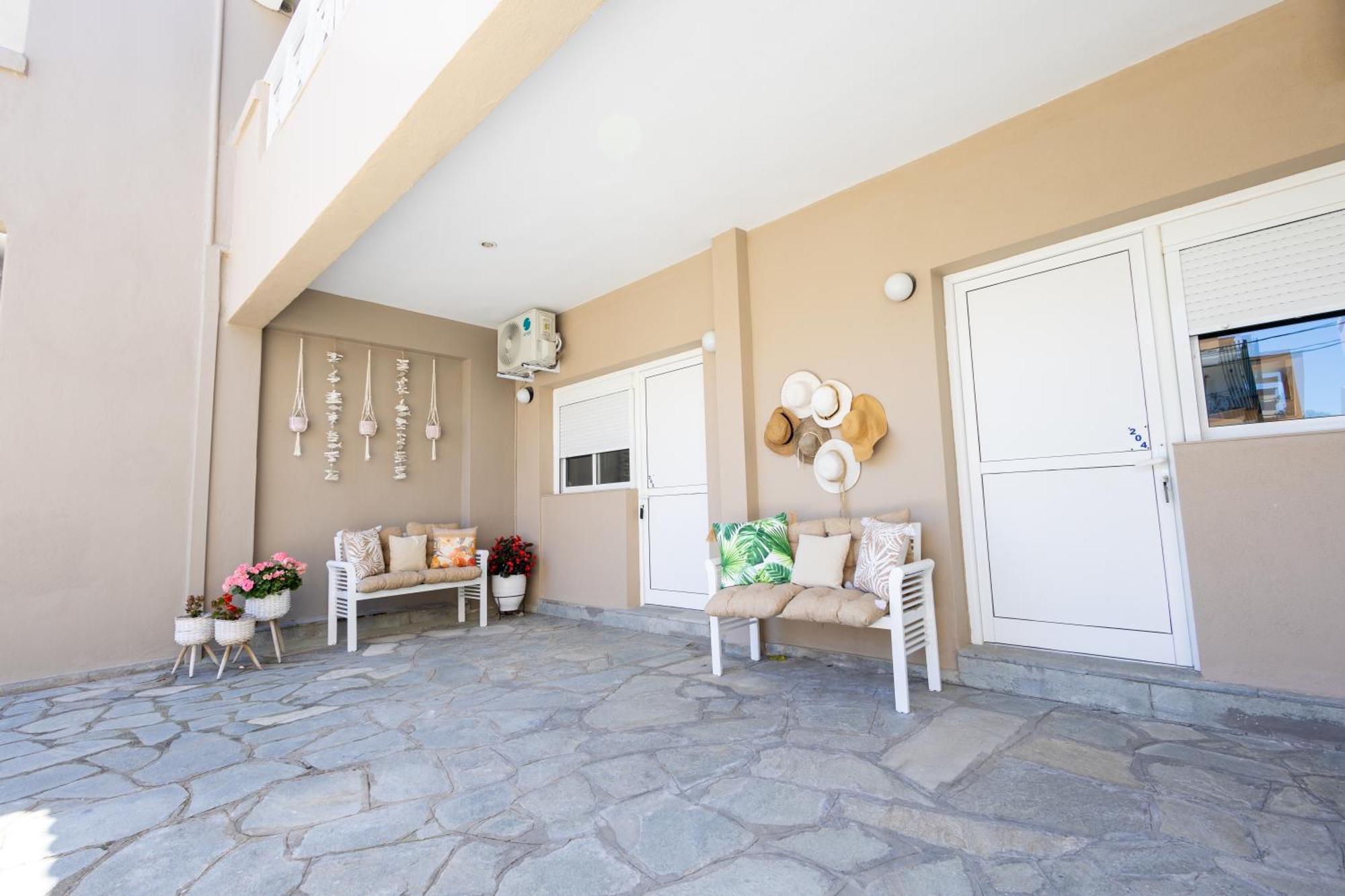 By The Sea Apartments-studios *