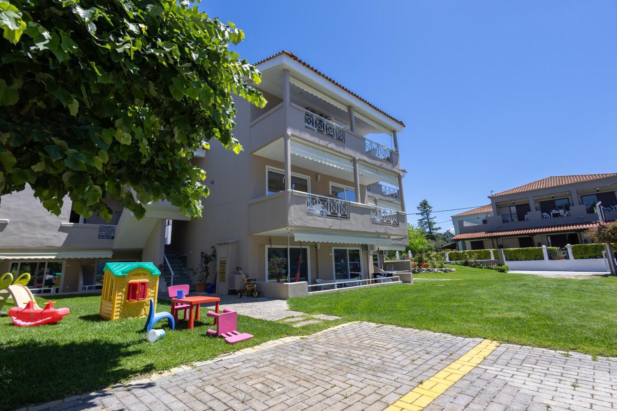 By The Sea Apartments-studios *