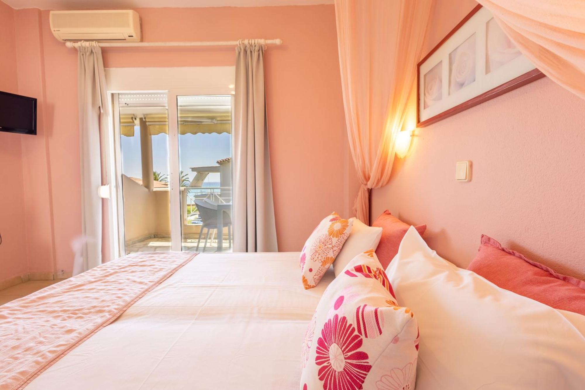 By The Sea Apartments-studios Appartamento