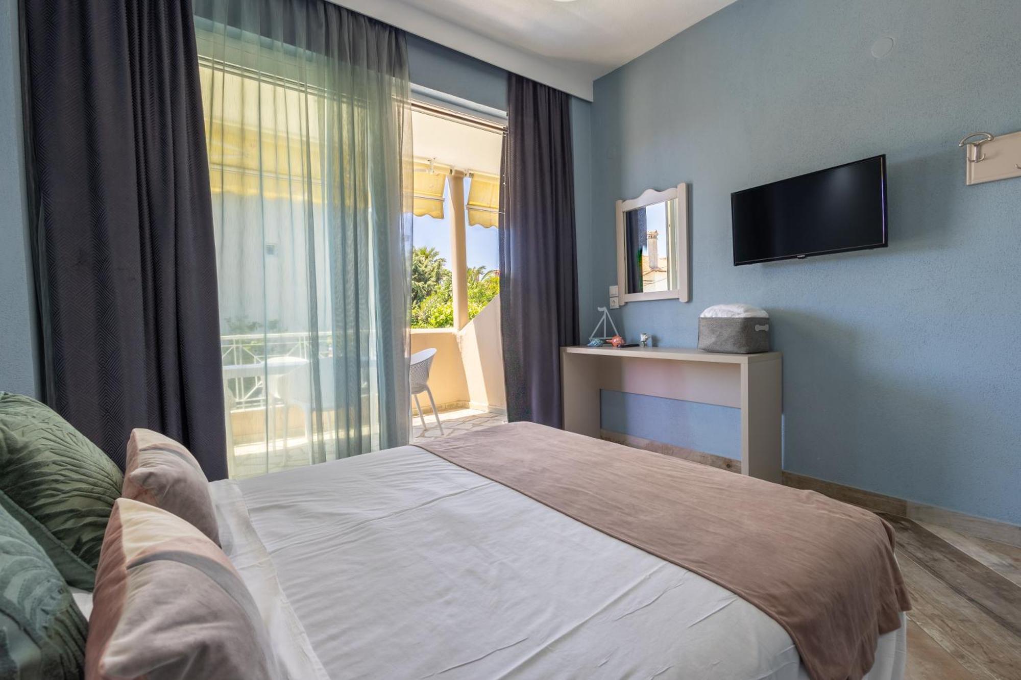 By The Sea Apartments-studios