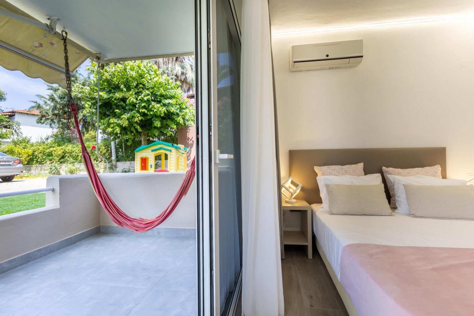 By The Sea Apartments-studios