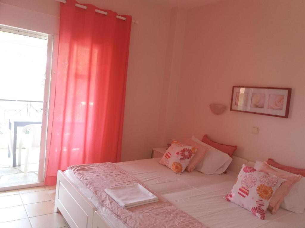 By The Sea Apartments-studios Apartament