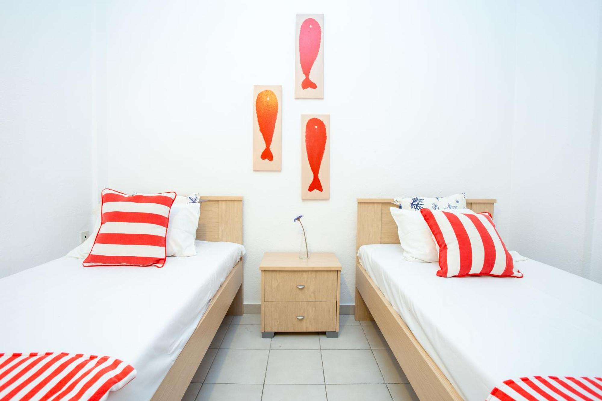 By The Sea Apartments-studios Apartament