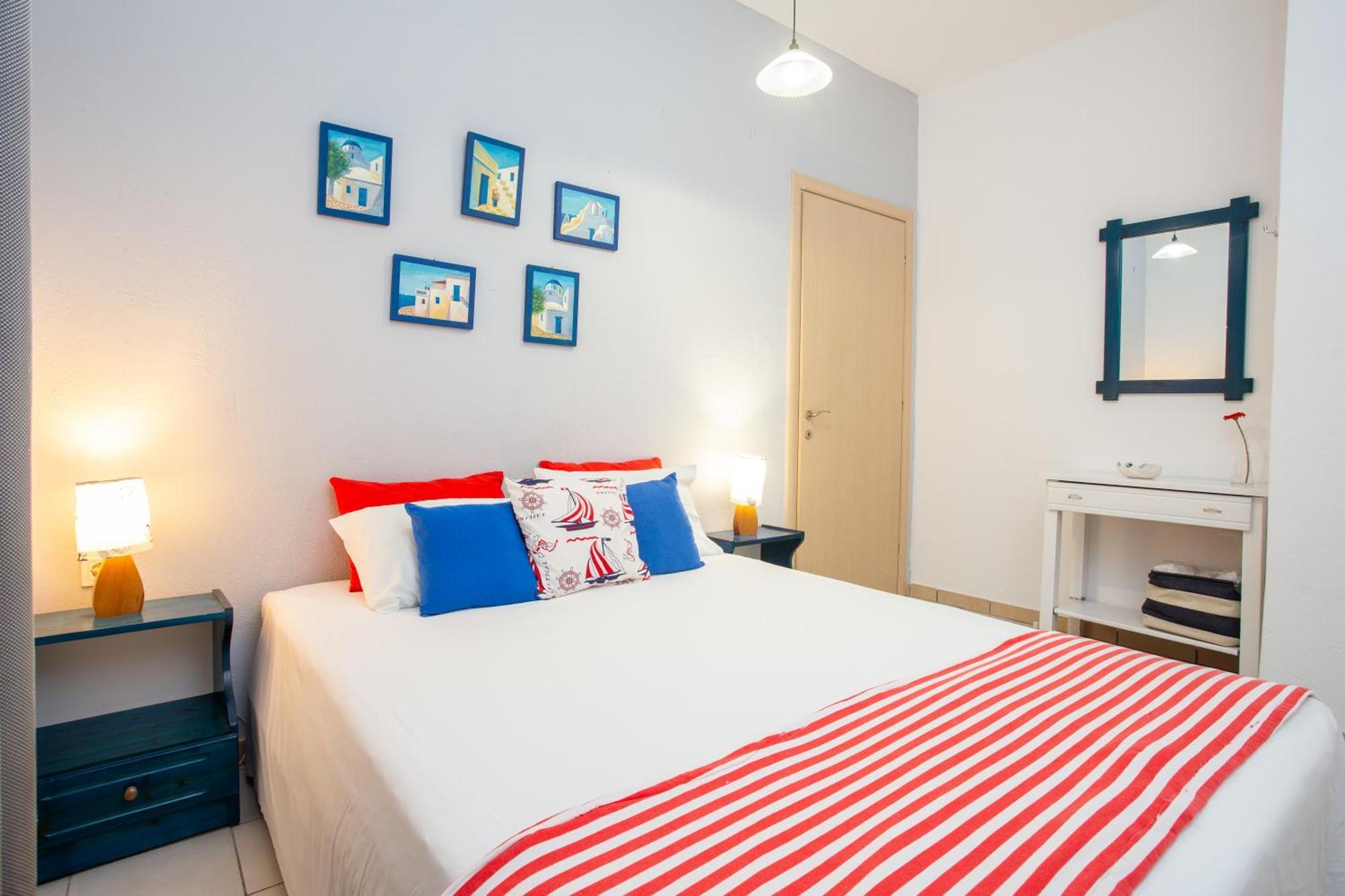 By The Sea Apartments-studios Siviri
