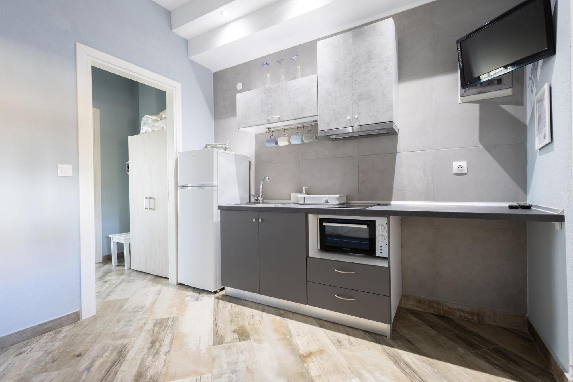 By The Sea Apartments-studios Siviri