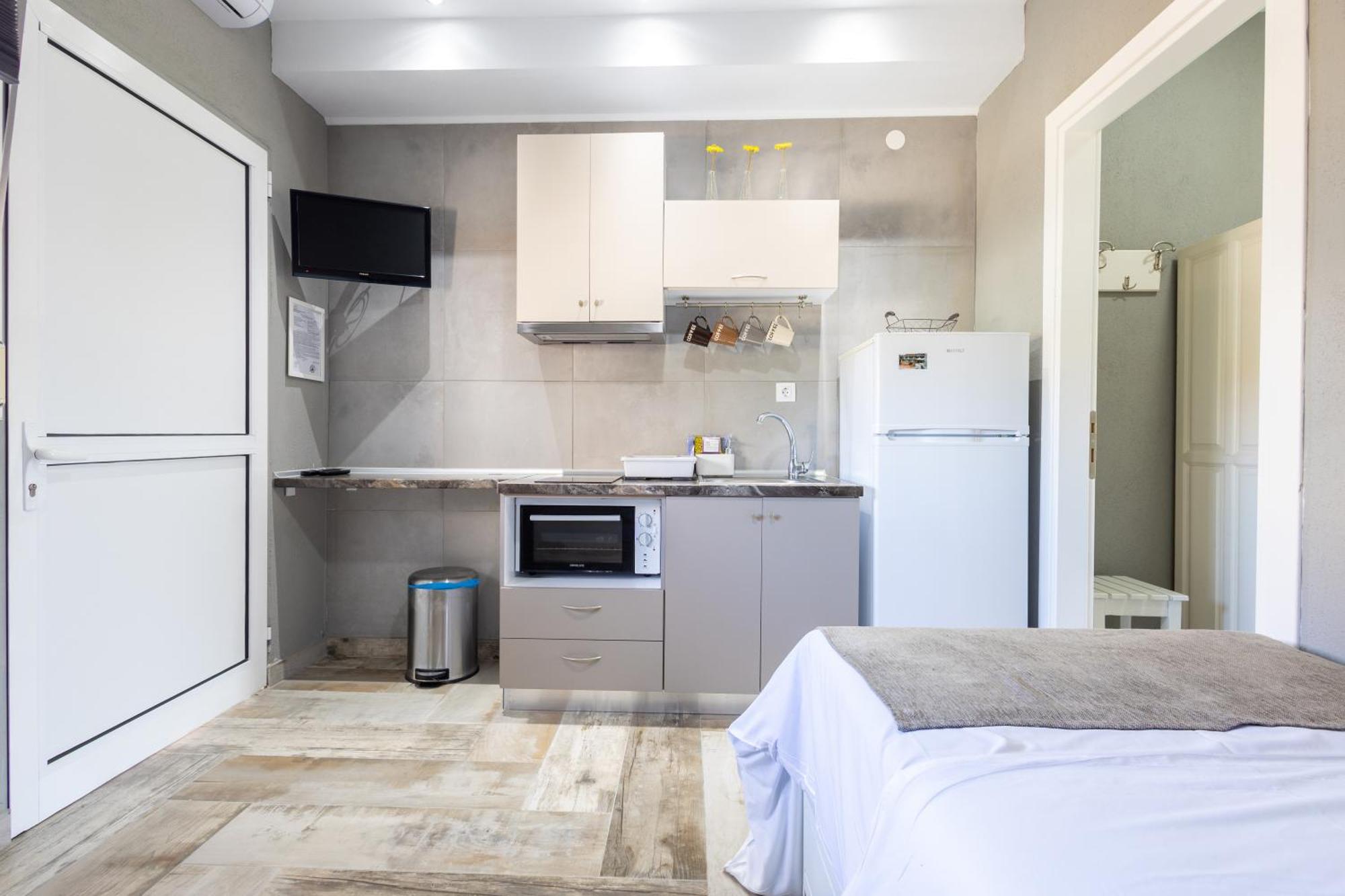 By The Sea Apartments-studios * Siviri