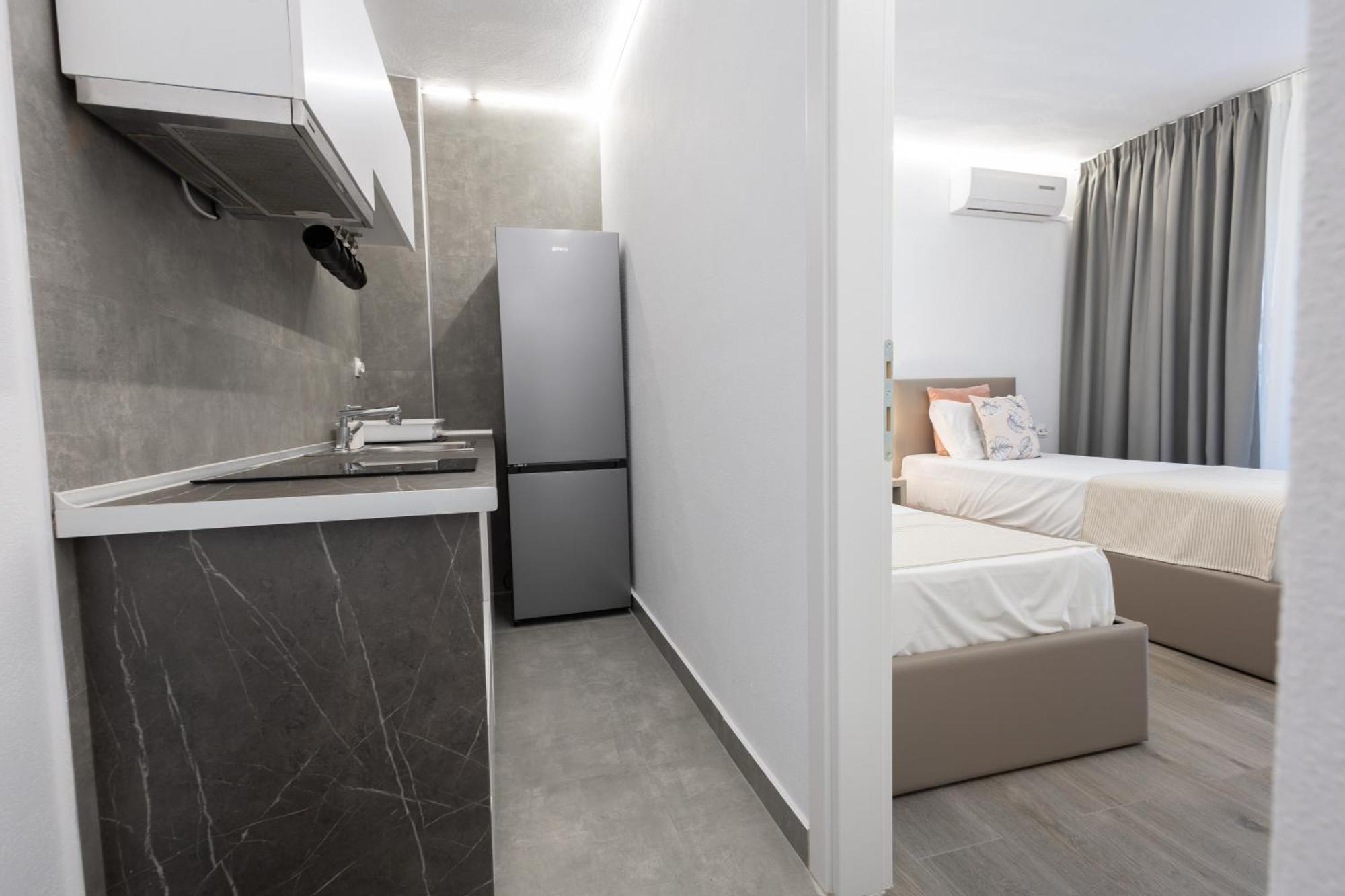 By The Sea Apartments-studios Apartament *